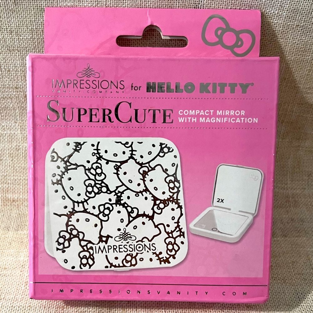 Hello Kitty Impressions Mirror with light